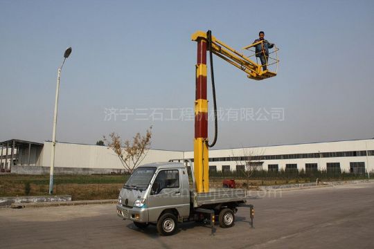 點(diǎn)擊查看詳細信息<br>標題：小型高空作業(yè)車(chē) 閱讀次數：3063
