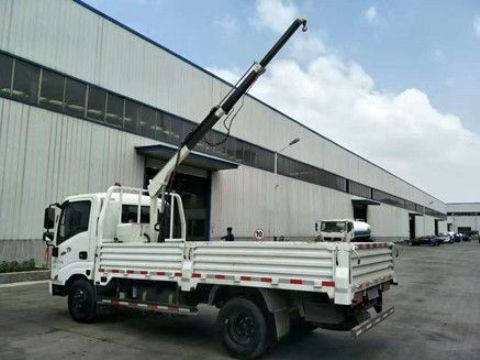 點(diǎn)擊查看詳細信息<br>標題：車(chē)載小吊機 閱讀次數：2060